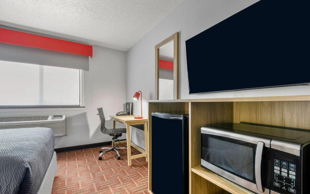 Super 8 by Wyndham Eveleth