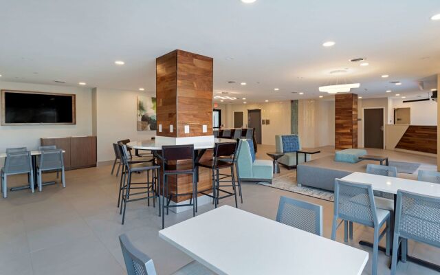 Отель Hotel LeBlanc