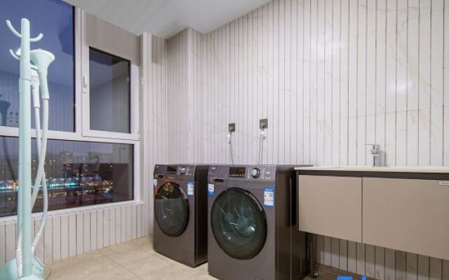 Vienna International Hotel (Yinzhu Metro Station, West Coast, Qingdao)