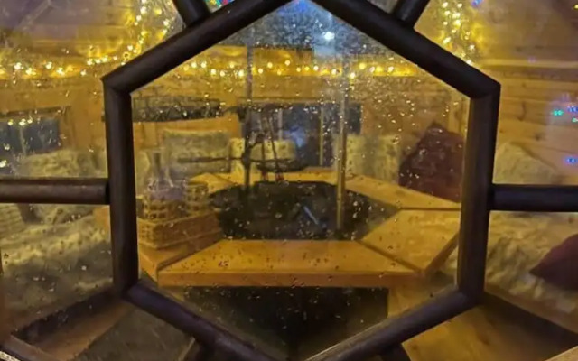 Bridie Rose - hot tub Extra Charge Exotic Animals