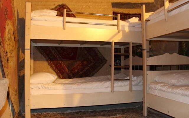 Stay In Peace Cave Hostel