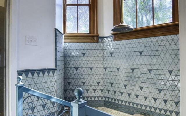 Best Location 7BR Next to FR Quarter! By YouRent