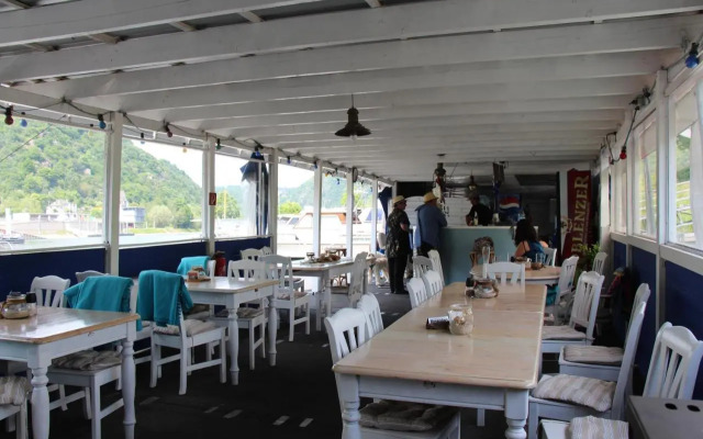 Musikalische Ferienwohnung mit Rheinblick