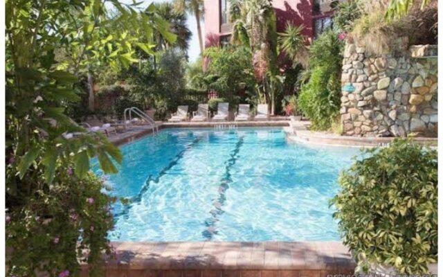 Doubletree by Hilton Fort Myers at Bell Tower Shops