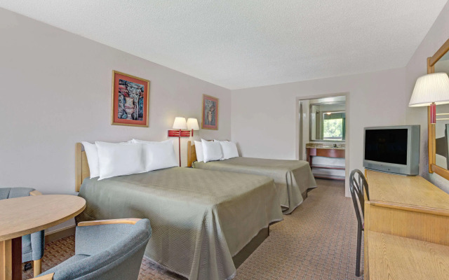 Travelodge by Wyndham Suites Virginia Beach Oceanfront
