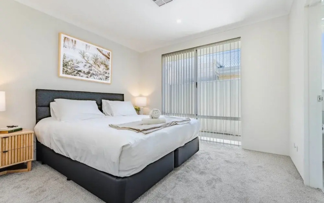 Bright & Airy 3-bed House Near Rockingham Beach