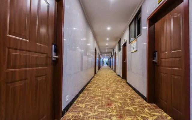 Chongqing Xinhe Express Hotel (Lianhua Light Rail Station)