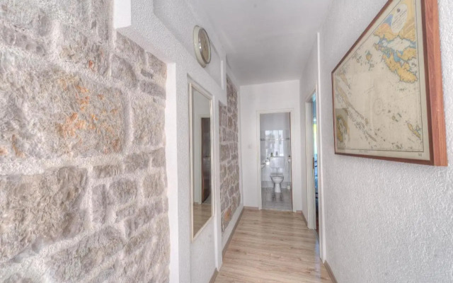 Hanna Cozy Old Stone House
