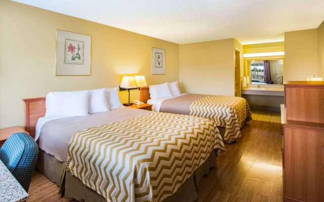 Travelodge by Wyndham Tacoma Near McChord AFB