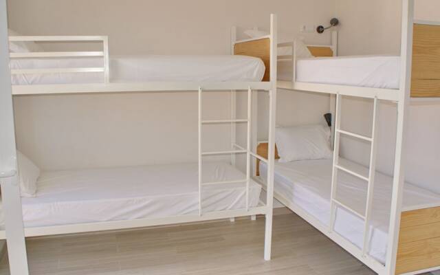 Top City Hostel & Suites