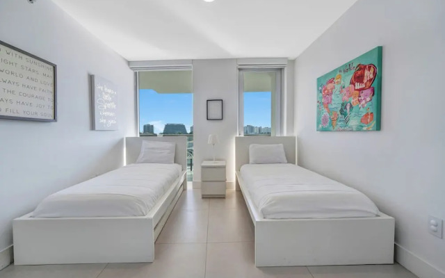 Stunning 2BR 2BA  Bay Harbour with Pool