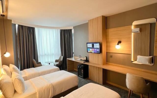 Royal Mass Airport Business Hotel