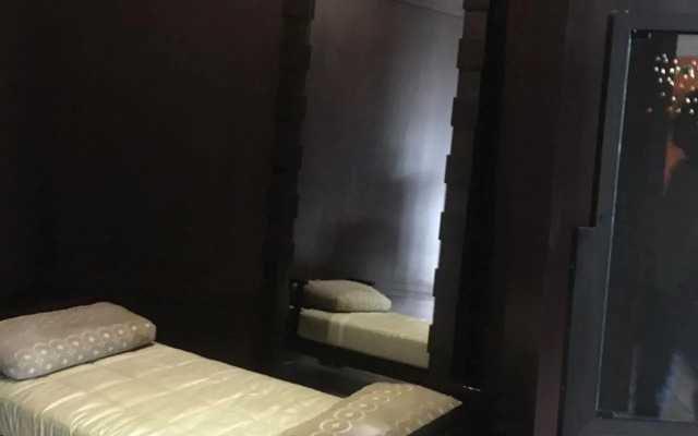 Ritz Plaza