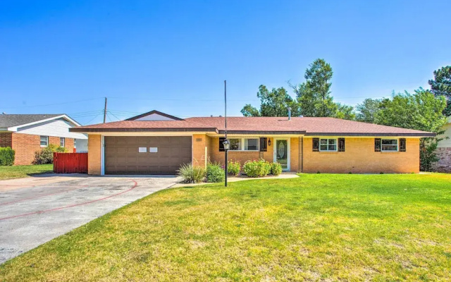 Woodward Home Near Crystal Beach Water Park!