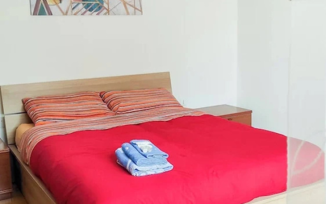 Room-large Double Room in Central Downto