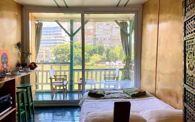 Houseboat65 - Historic home on the Nile - Central Cairo