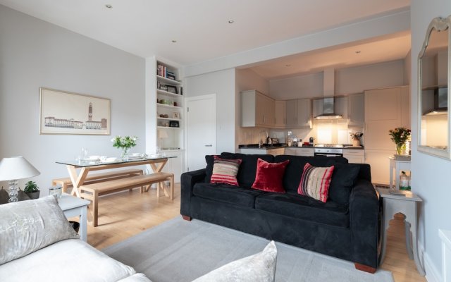 Bright Family Home close to Wandsworth Common