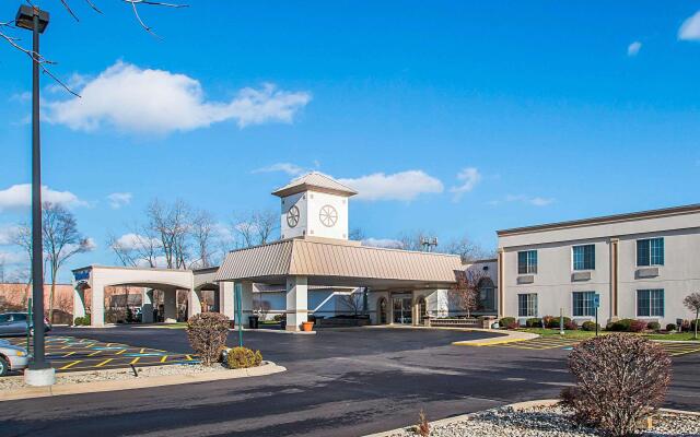 Clarion Inn Elmhurst - Oak Brook near I-88, I-290, I-294
