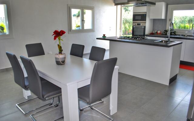 Villa Dedalisa by holidayngo