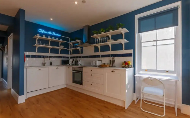 Stunning Sea View Georgian Retreat by Adliv