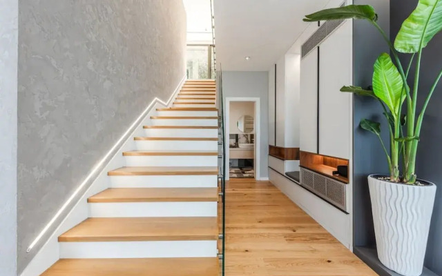 Villa Serenity Luxury Lakeside Manor