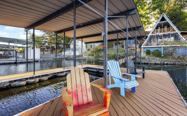 Sunrise Oasis - Enjoy Lakefront Living