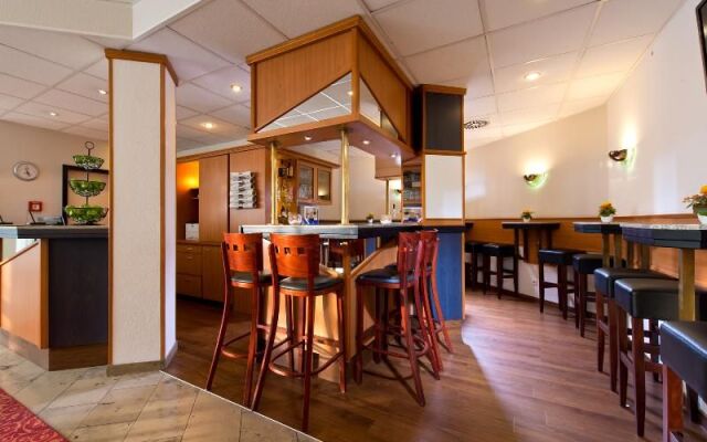 Achat Hotel Darmstadt - Griesheim And Apartments