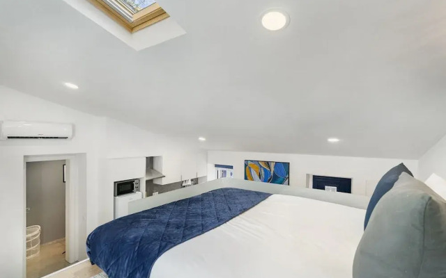 Urban Escape: 1-Br W/Mezzanine Near Campo Ourique