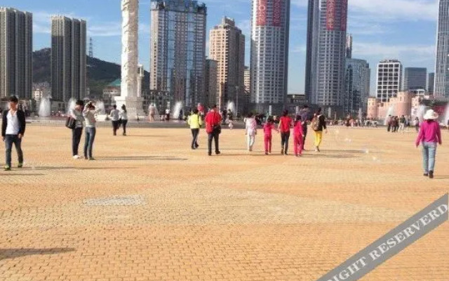 Super 8 Hotel (Dalian Xinghai Square)