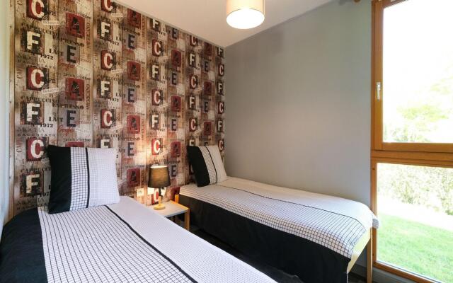 Snug Holiday Home in Signy le Petit with Private Terrace