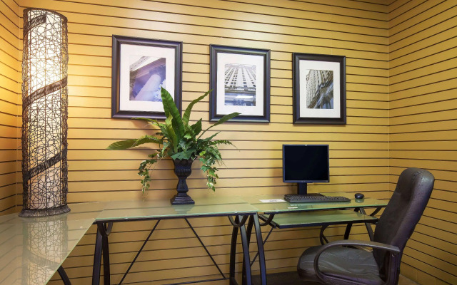 Days Inn by Wyndham Lafayette/University