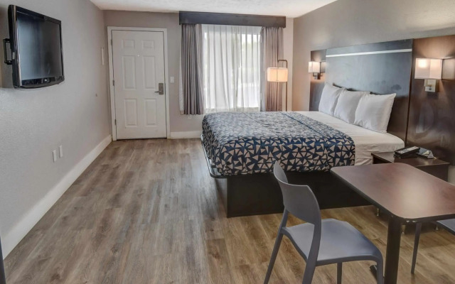 Econo Lodge Sevierville-Pigeon Forge on the River