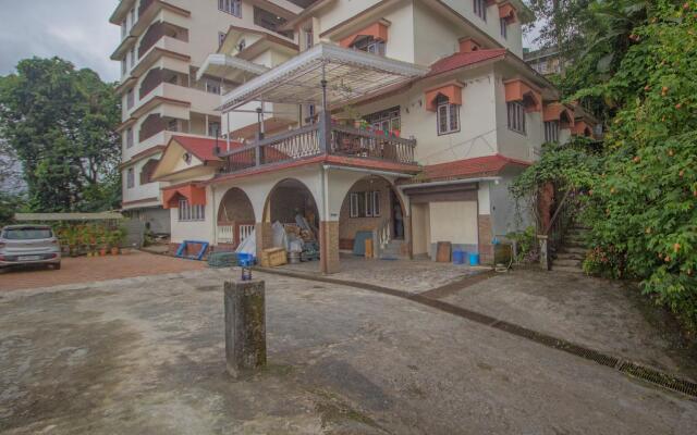 Townhouse OAK Hotel Regal Residency