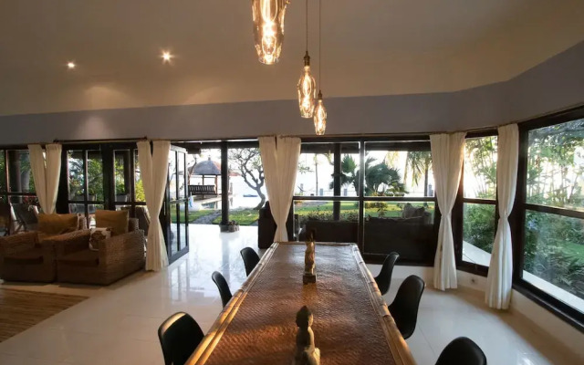 3 BR luxury beachfront with private pool