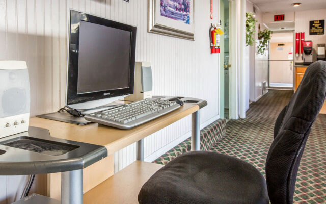 Econo Lodge Sequoia Area