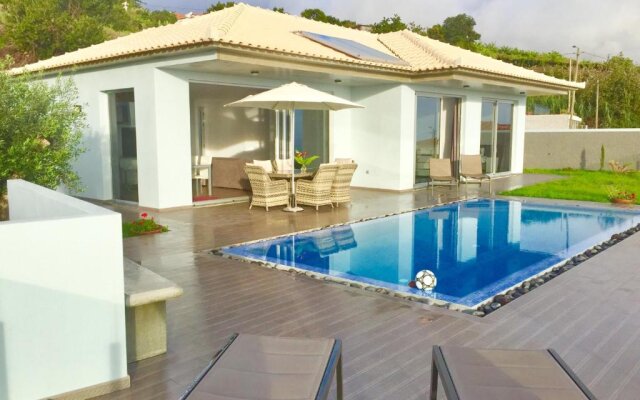 Villa Pinheira III heated pool