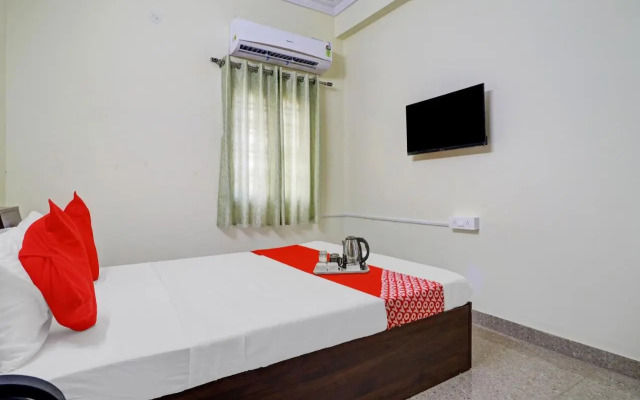 OYO 70303 S V Residency Kajaguda