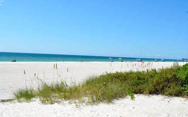 4 Beach Lovers - Unit 3