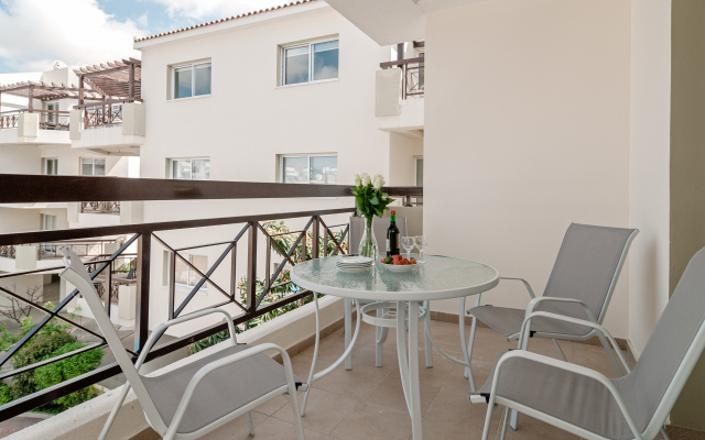 Artemis Cynthia Complex