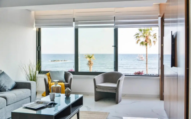 Phaedrus Living Seaview Luxury Marina Court 213