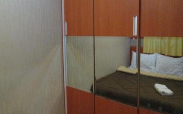 Hajjah Ririn's Kebagusan City Apartment
