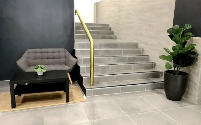 Sydney CBD 2 Bedroom Apartment with Balcony