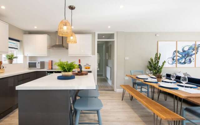 Bosham 3 BR Beach House With Garden Playhouse