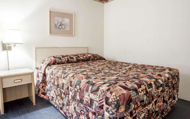 Rodeway Inn and Suites Spokane