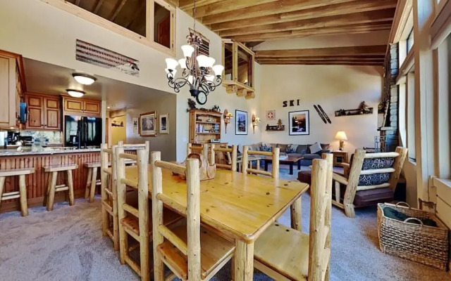 Slopeside Four Bedroom Homes at 1849 Condos - Free Wifi and Parking! by RedAwning