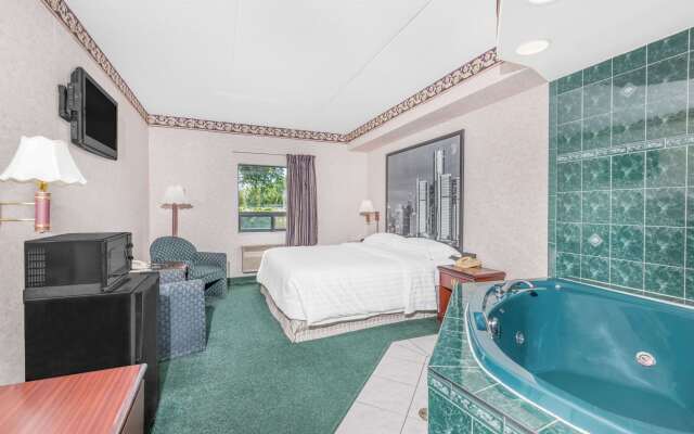 Super 8 by Wyndham Ambassador Bridge Windsor ON