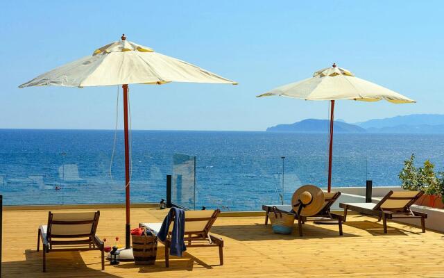 Beachfront 2 Bedroom Villa With Jacuzzi