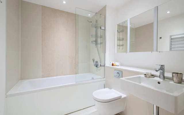 Trendy Queens Park Home Close to Hampstead by Underthedoormat