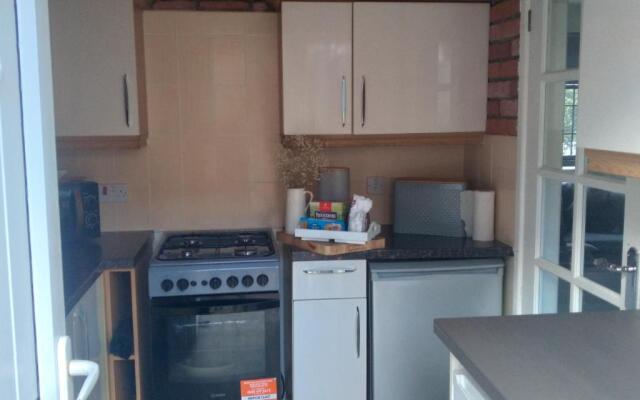 Beautiful 2-bed House in Bolton With Free Parking