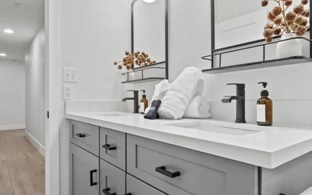 Pickle Putt Retreat Pool Pickleball Putt Grn